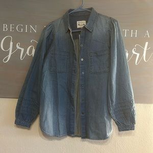 American Eagle Denim Button down